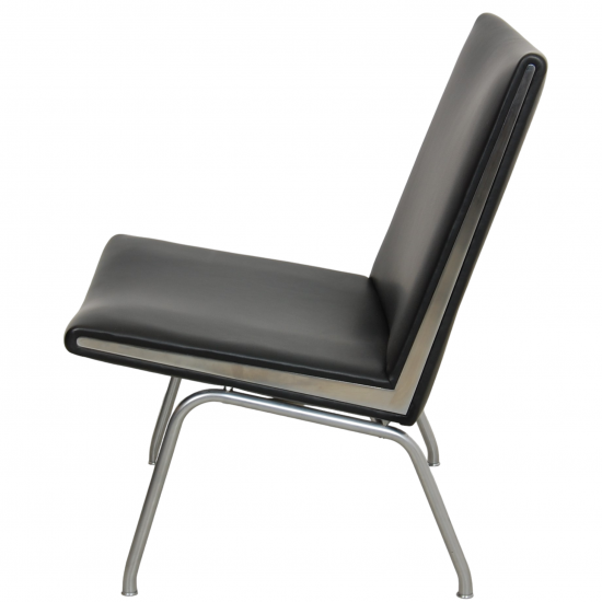 Hans Wegner AP-40 lounge chair in black leather