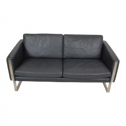 Hans Wegner CH-102 2-seater sofa in gray patinated leather Hans Wegner CH-102 2-seater sofa in gray patinated leather