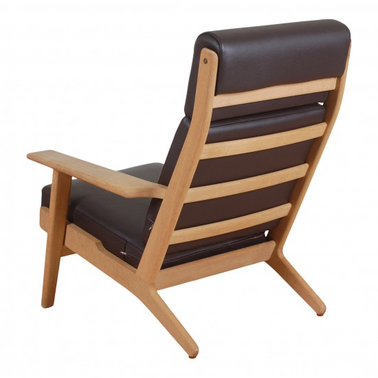 Hans J Wegner Ge-290a chair newly upholstered with brown bison leather