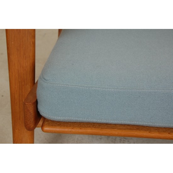 Hans Wegner GE-290 Lounge chair of oak, and blue fabric