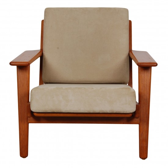 Hans Wegner GE-290 Lounge chair of lacquered nut wood, and beige fabric