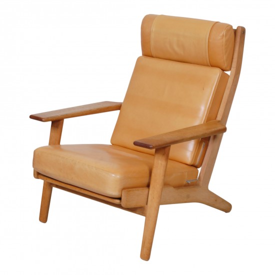 Hans J Wegner GE-290A chair with solid oak wood and naturally colored leather