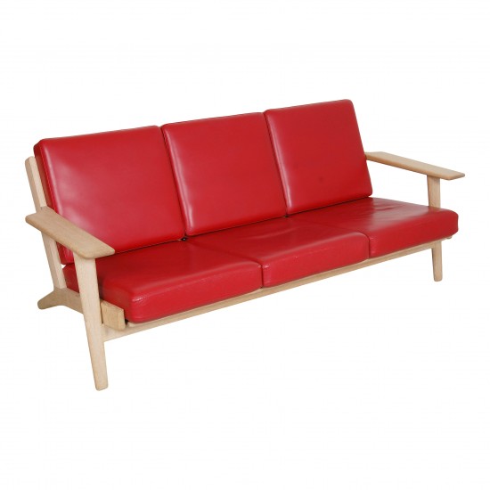 Hans J Wegner 3-personers sofa med stel af egetræ og rødt læder