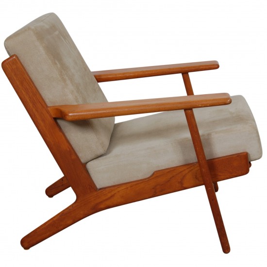 Hans Wegner GE-290 lænestol af valnød og beige stof