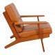 Hans Wegner Ge-290 lænestol af teak, og hynder af walnut anilin læder