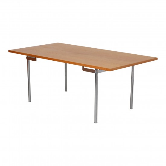 Hans J Wegner oak wood dining table model AT 318, steel legs