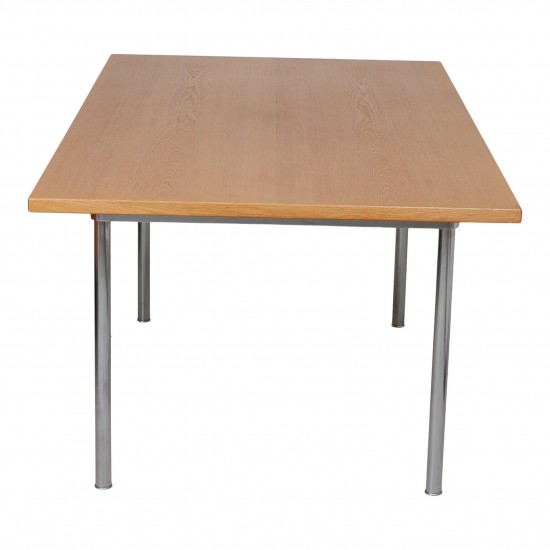 Hans J Wegner oak wood dining table model AT 318, steel legs