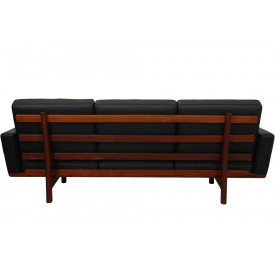 Hans Wegner 3.seater GE-236 sofa in walnut