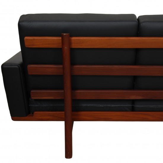 Hans Wegner 3.seater GE-236 sofa in walnut