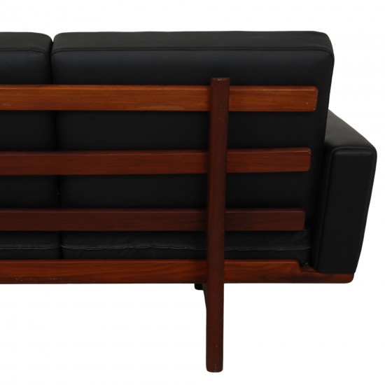 Hans Wegner 3.seater GE-236 sofa in walnut