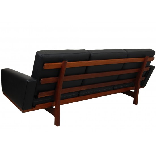 Hans Wegner 3.seater GE-236 sofa in walnut