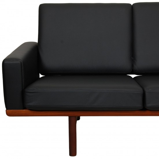 Hans Wegner 3-personers GE-236 sofa i valnød