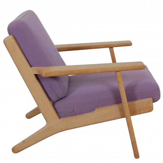 Hans Wegner GE-290 lænestol i lilla stof