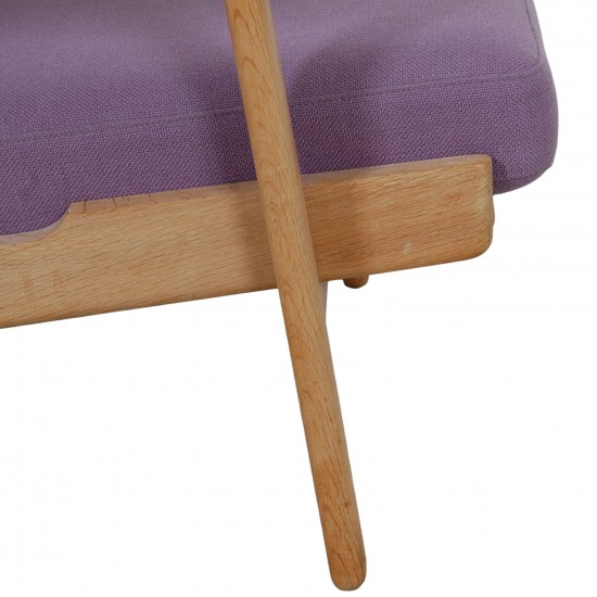 Hans Wegner GE-290 lænestol i lilla stof