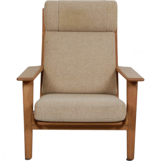 Hans Wegner GE-290a lounge chair in oak