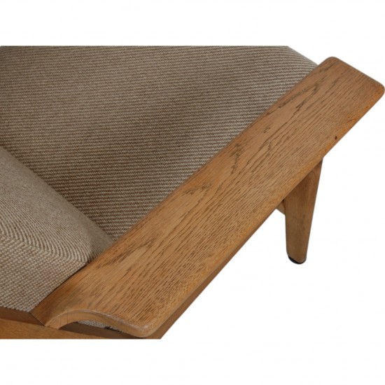 Hans Wegner GE-290a lounge chair in oak