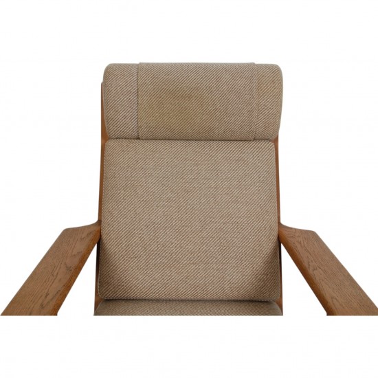 Hans Wegner GE-290a lounge chair in oak
