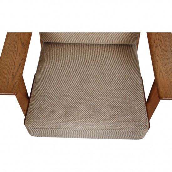 Hans Wegner GE-290a lounge chair in oak