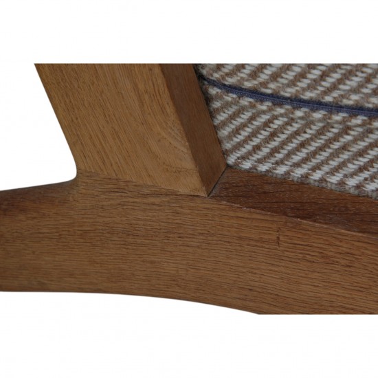 Hans Wegner GE-290a lounge chair in oak