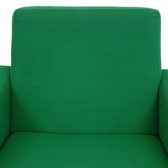 Hans Wegner lounge chair GE-34 in green fabric