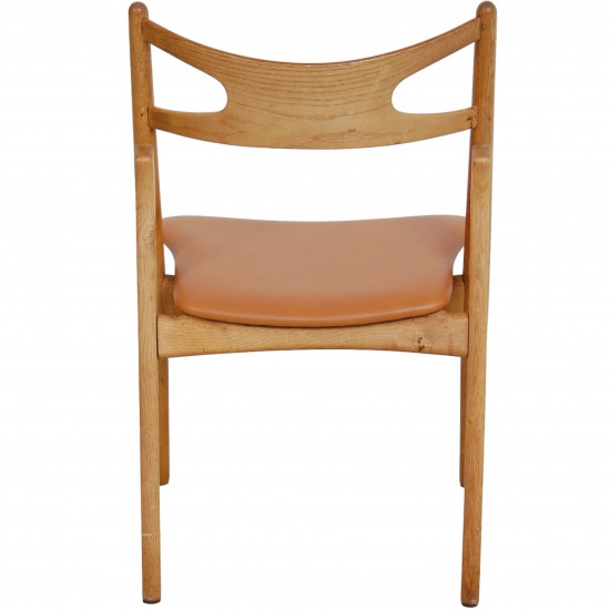 Set of 6 Hans Wegner Sawbuck dining chairs in oak and cognac anilin leather