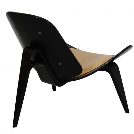 Hans Wegner black Shell chair in natural leather