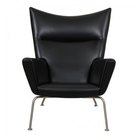 Upholstery of Wegner Wing chair with leather