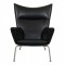 Ombetrækning af Hans Wegner Wing chair i læder