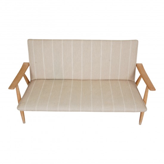 Hans J. Wegner GE-260/2 sofa i beige stof og egetræ