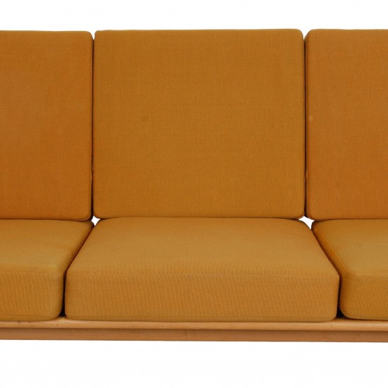 Hans Wegner 3-personers Cigar sofa af eg og gult stof