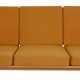 Hans Wegner 3-personers Cigar sofa af eg og gult stof