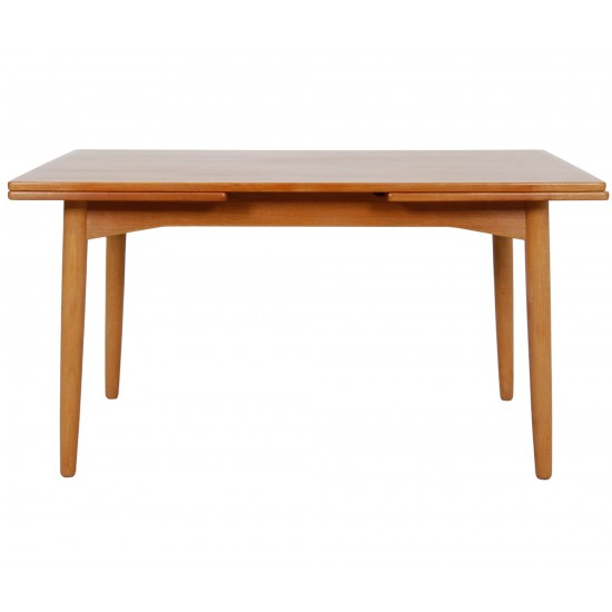 Hans Wegner AT-316 dining table of teak and oak