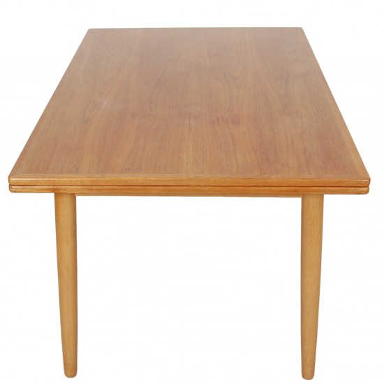 Hans Wegner AT-316 spisebord af teak og eg