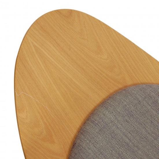 Hans Wegner Shell chair of oak and grey fabric