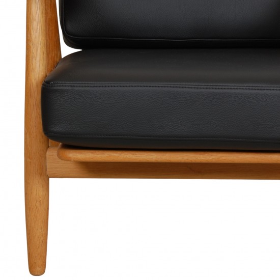 Hans Wegner Cigar lounge chair with new cushions of black leather