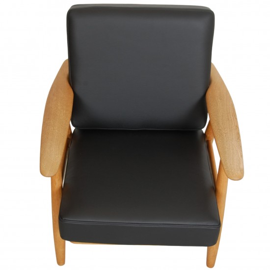 Hans Wegner Cigar lounge chair with new cushions of black leather