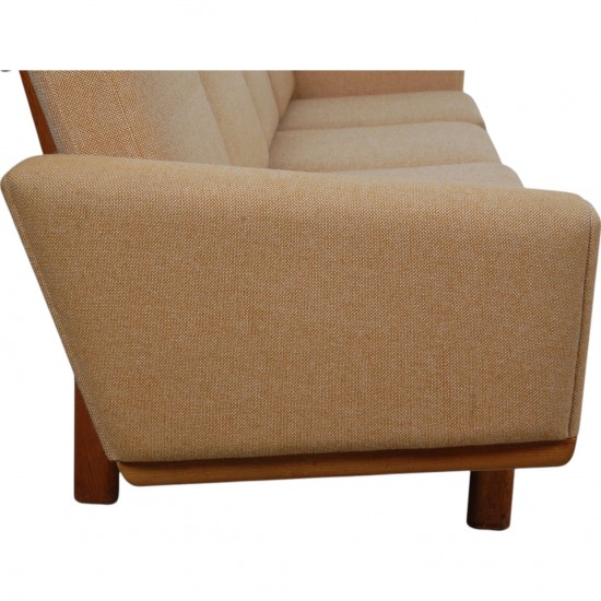 Hans Wegner 4-personers GE-356 i hallingdal stof
