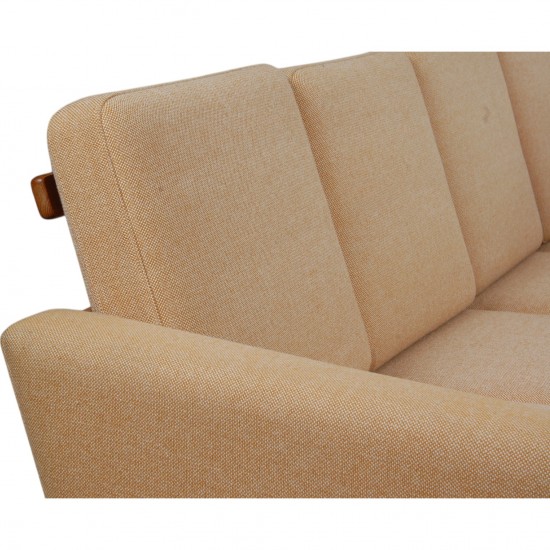 Hans Wegner 4-personers GE-356 i hallingdal stof