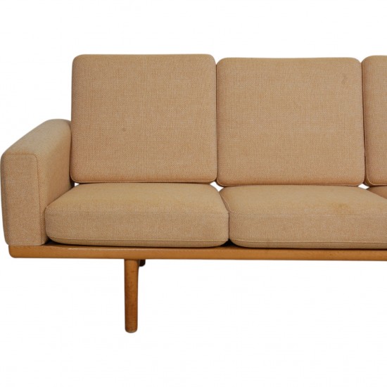 Hans Wegner 4-personers GE-356 i hallingdal stof