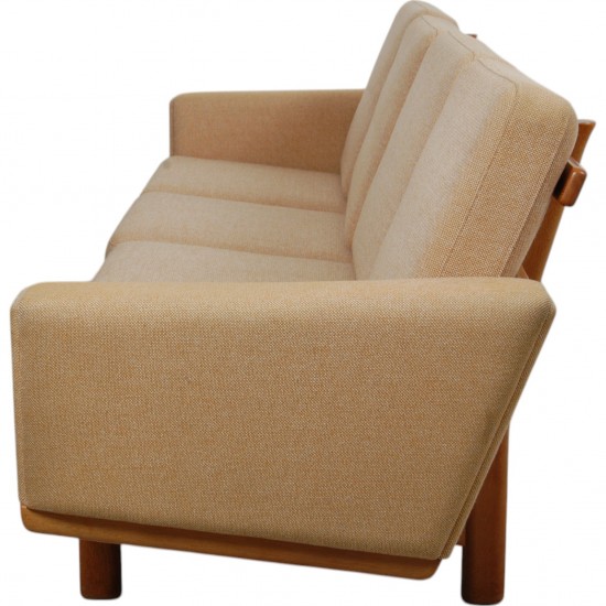 Hans Wegner 4-personers GE-356 i hallingdal stof