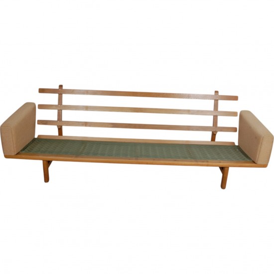 Hans Wegner 4-personers GE-356 i hallingdal stof