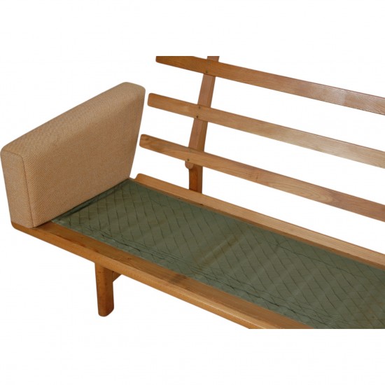 Hans Wegner 4-personers GE-356 i hallingdal stof