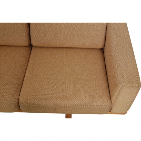 Hans Wegner 4-personers GE-356 i hallingdal stof