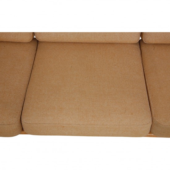 Hans Wegner 4-personers GE-356 i hallingdal stof