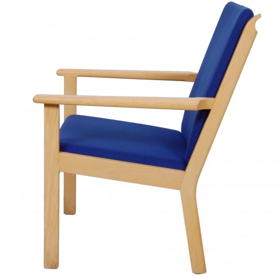 Hans Wegner GE284 chair with ottoman in blue fabric