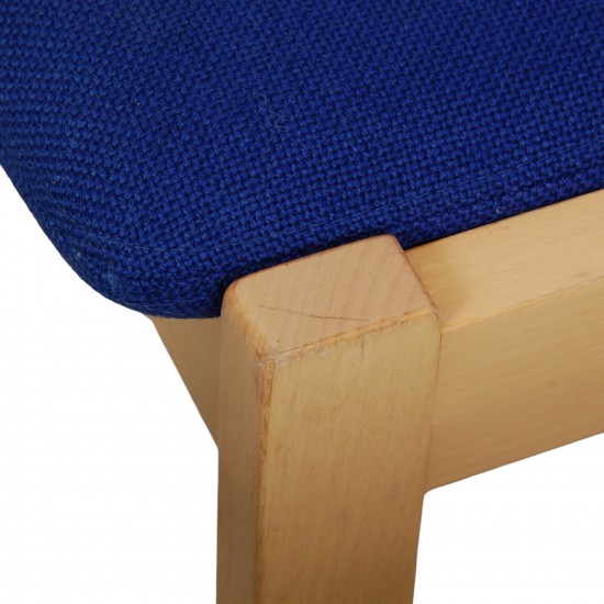 Hans Wegner GE284 chair with ottoman in blue fabric