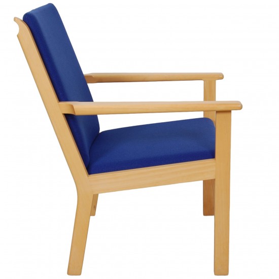 Hans Wegner GE284 chair with ottoman in blue fabric