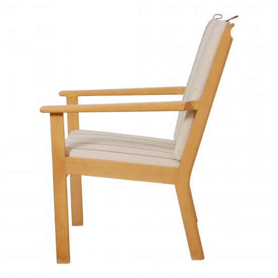 Hans J Wegner Ge-28 beechwood chair