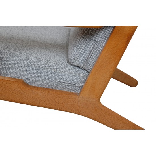 Hans Wegner Ge-290 loungechair of oak and Hallingdal fabric