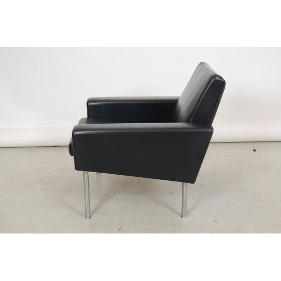 Hans Wegner GE-34 Lounge chair in patinated black leather